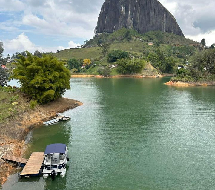 GUATAPE LAKE HOUSE