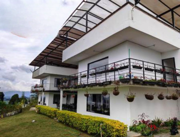 GUATAPE LAKE VIEW HOME